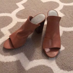 Nwt 1.State tan mule slides size 8